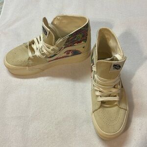 Vans Platform Sk8-HI Sneakers. Size 8 1/2 !